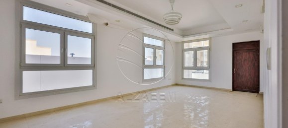 4 bedrooms Villa in Abu Dhabi, UAE No. 29720 2