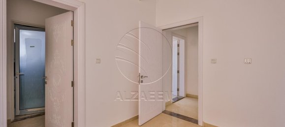 4 bedrooms Villa in Abu Dhabi, UAE No. 29720 19