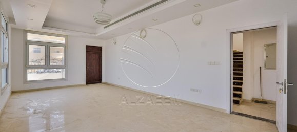 4 bedrooms Villa in Abu Dhabi, UAE No. 29720 5