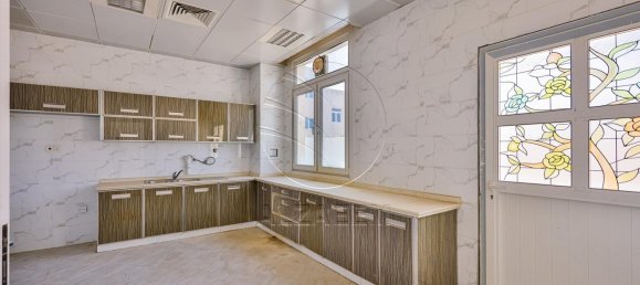 4 bedrooms Villa in Abu Dhabi, UAE No. 29720 16