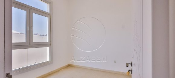4 bedrooms Villa in Abu Dhabi, UAE No. 29720 14