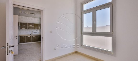 4 bedrooms Villa in Abu Dhabi, UAE No. 29720 15