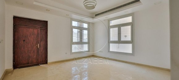 4 bedrooms Villa in Abu Dhabi, UAE No. 29720 22