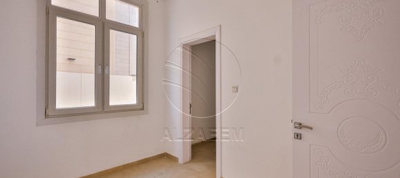 4 bedrooms Villa in Abu Dhabi, UAE No. 29720 18