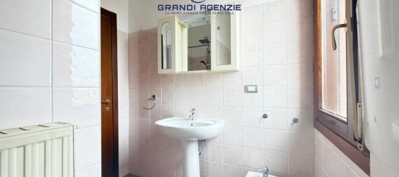 3 rooms Apartment in Parma, Italy No. 34103 15