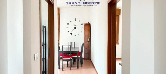 3 rooms Apartment in Parma, Italy No. 34103 3