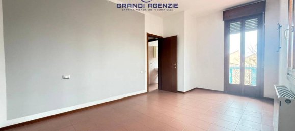 3 rooms Apartment in Parma, Italy No. 34103 8