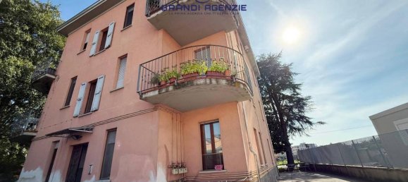 3 rooms Apartment in Parma, Italy No. 34103 17