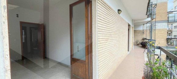 3 bedrooms Apartment in Bari, Italy No. 23056 7