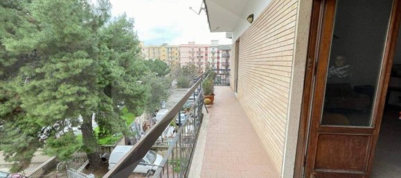 3 bedrooms Apartment in Bari, Italy No. 23056 9