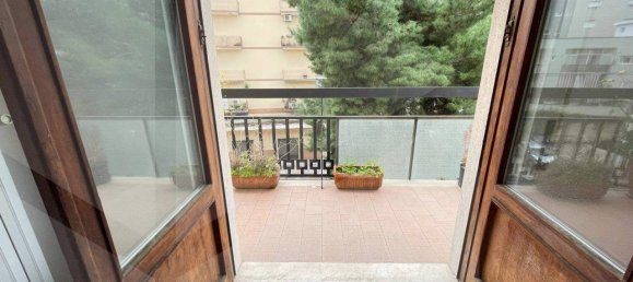 3 bedrooms Apartment in Bari, Italy No. 23056 5