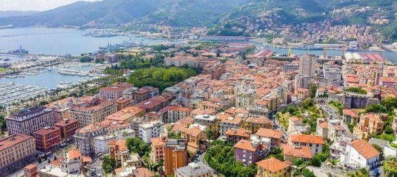 5 bedrooms Villa in La Spezia, Italy No. 313944 3