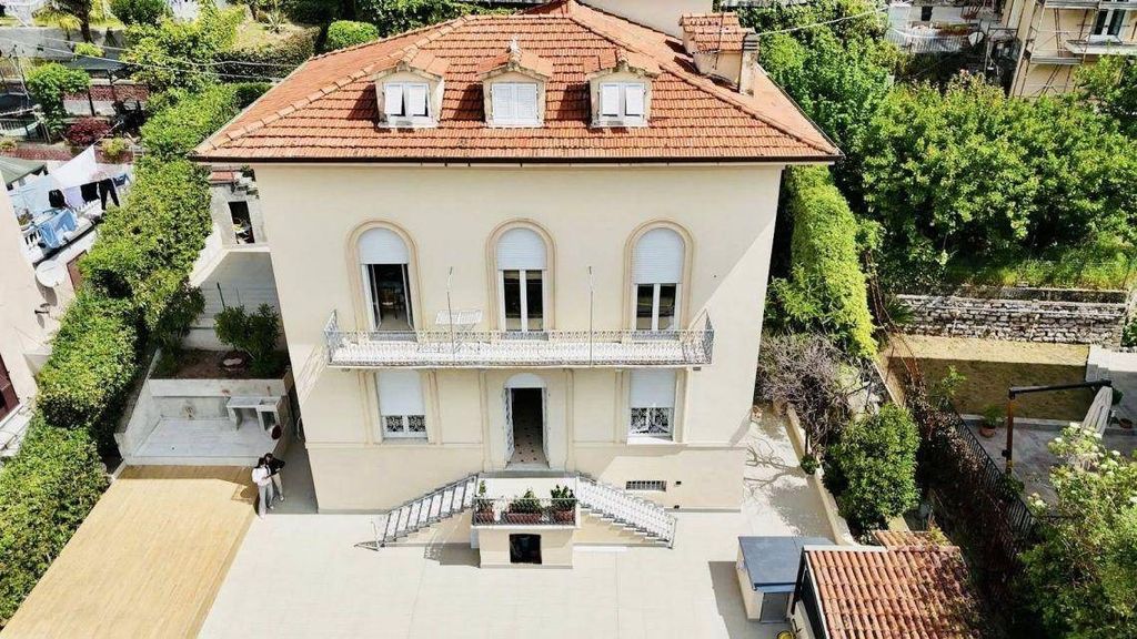 5 bedrooms Villa in La Spezia, Italy No. 313944