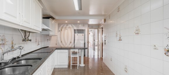 5 bedrooms Villa in Lisbon, Portugal No. 135071 2