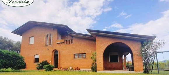 4 bedrooms Villa in Castelnuovo Magra, Italy No. 269056 8