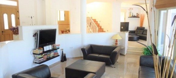 4 bedrooms House in Paphos, Cyprus No. 9666 9