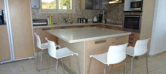 4 bedrooms House in Paphos, Cyprus No. 9666 7