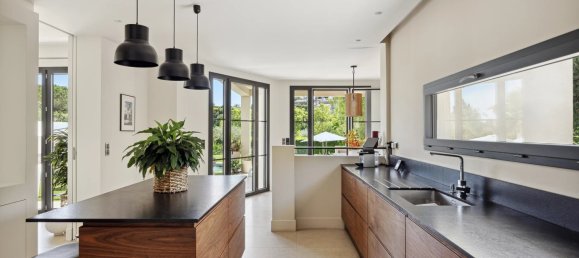 5 bedrooms Villa in Saint-Paul-de-Vence, France No. 643 2