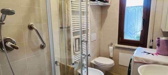 Квартира с 3 комнатами в Лавена Понте Треза, Италия № 164621 14