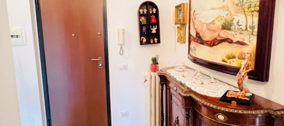 Квартира с 3 комнатами в Лавена Понте Треза, Италия № 164621 2