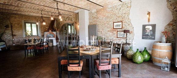 5 Schlafzimmer Haus in Castel Boglione, Italy, Nr. 130101 8