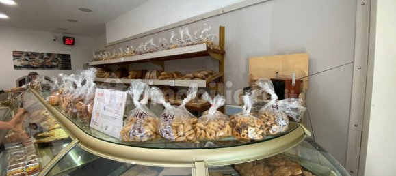 Imóvel comercial de 2 divisões em Bari, Italy N.º 303741 3