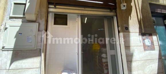Imóvel comercial de 2 divisões em Bari, Italy N.º 303741 10