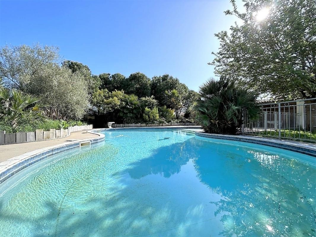 5 bedrooms House in La Rochelle, France No. 322787