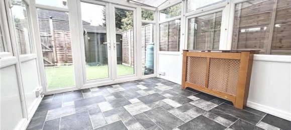 2 bedrooms House in Hanworth, United Kingdom No. 8514 4