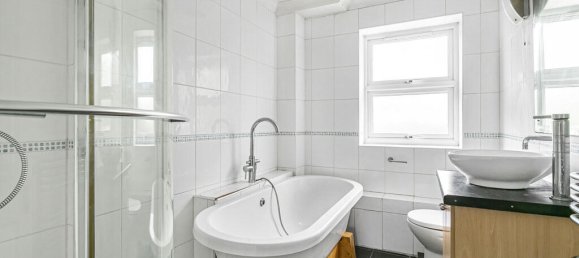 2 bedrooms House in Hanworth, United Kingdom No. 8514 8