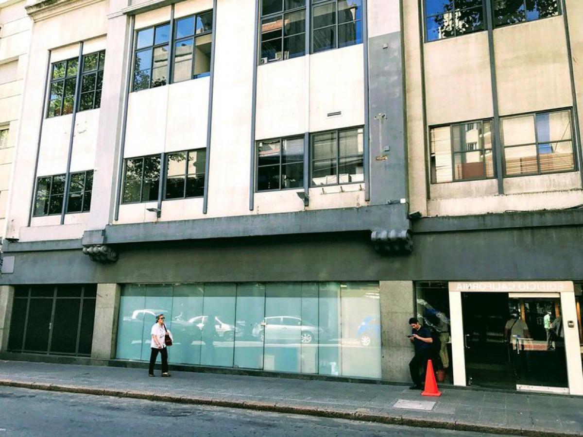 840m² Building in Montevideo, Uruguay No. 16372