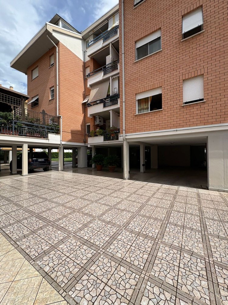 Пентхаус с 2 спальнями в Латина, Италия № 381571