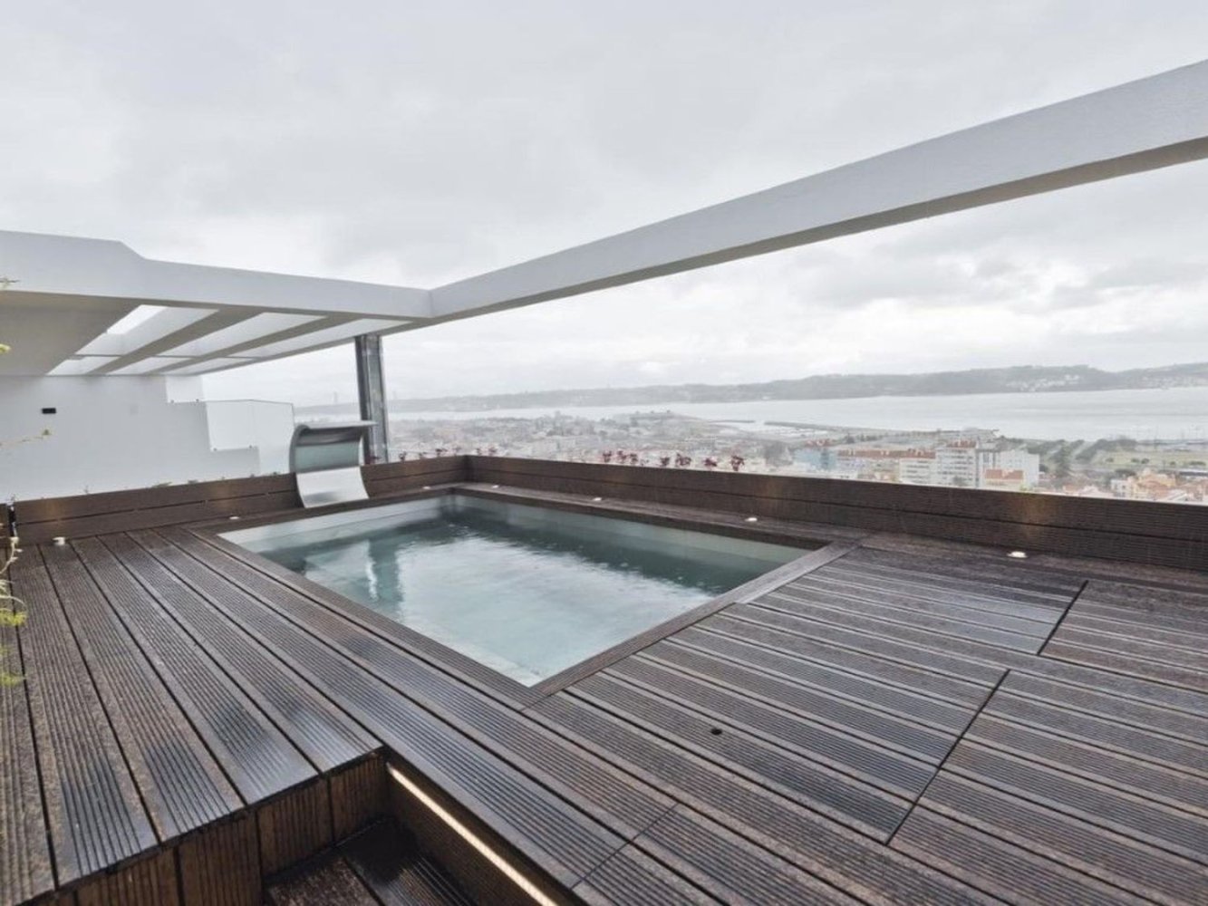 4 bedrooms Apartment in Oeiras, Portugal No. 106420