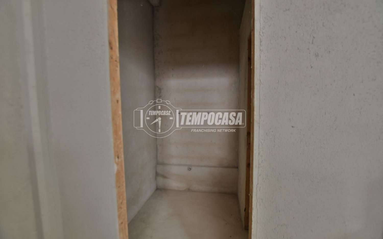 160m² Garage in San Severino Marche, Italy No. 275057