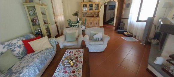 6 rooms Apartment in Pietrasanta, Italy No. 236254 3