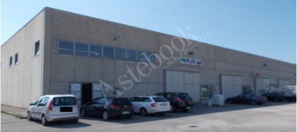 183m² Warehouse in Udine, Italy No. 262008 6
