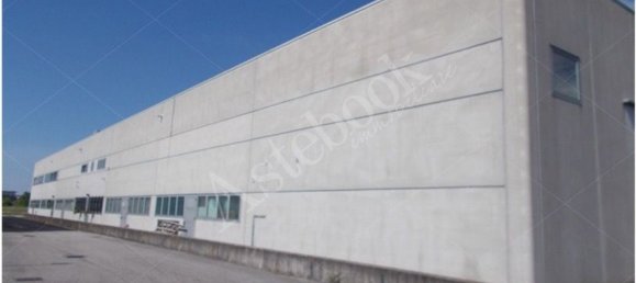 183m² Warehouse in Udine, Italy No. 262008 4