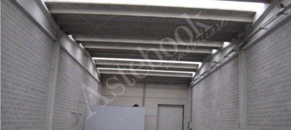 183m² Warehouse in Udine, Italy No. 262008 8