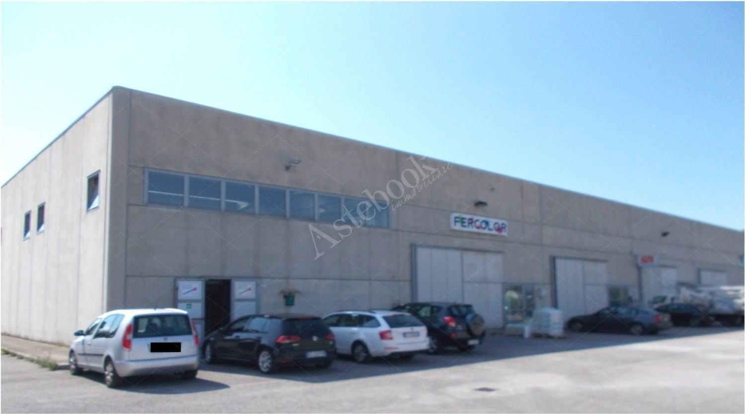 183m² Warehouse in Udine, Italy No. 262008