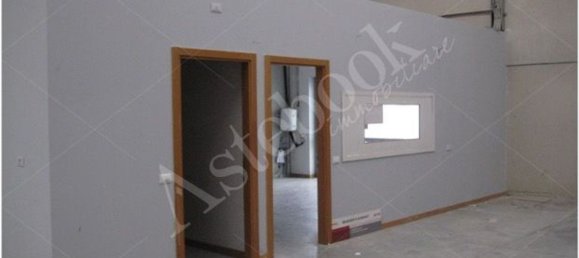 183m² Warehouse in Udine, Italy No. 262008 11