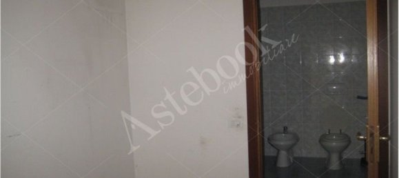 183m² Warehouse in Udine, Italy No. 262008 12