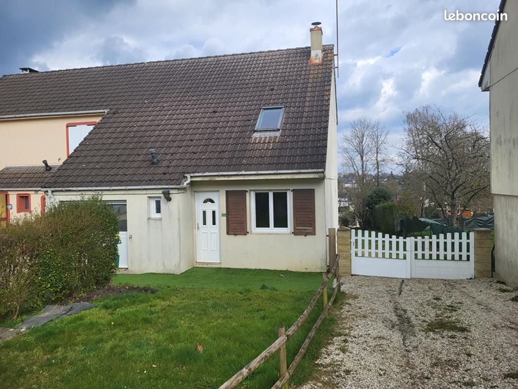 Casa de 3 dormitorios en Montsurs, France No. 99879