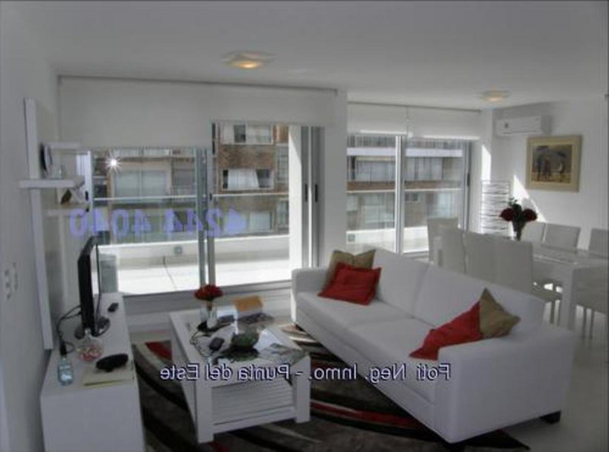 Apartamento de 3 dormitorios en Punta del Este, Uruguay No. 7691