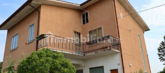 3 bedrooms House in Udine, Italy No. 319841 2