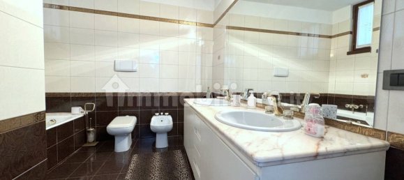 Apartamento de 4 dormitorios en Gorgonzola, Italy No. 356505 28