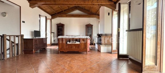 Apartamento de 4 dormitorios en Gorgonzola, Italy No. 356505 2