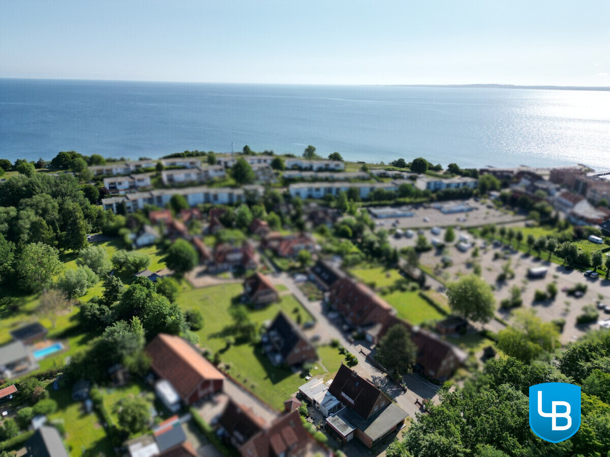 Дом с 6 комнатами в Плён, Германия № 249643