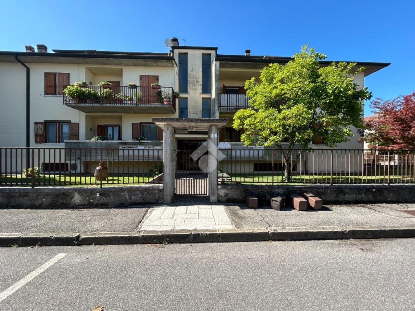 3 rooms Apartment in Isola della Scala, Italy No. 260493