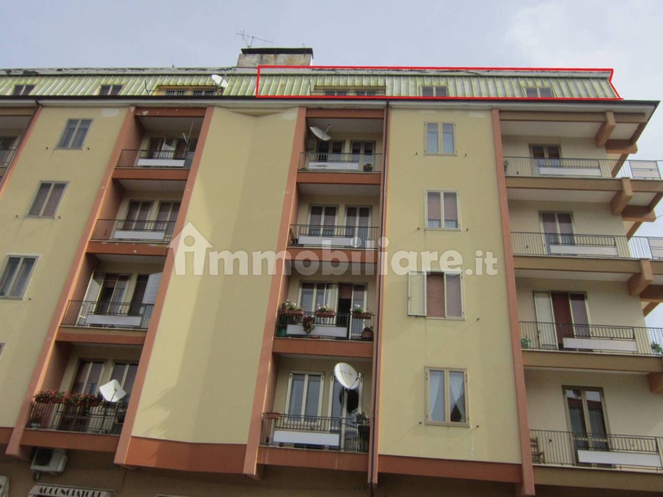 Пентхаус с 2 спальнями в Аньоне, Италия № 348339