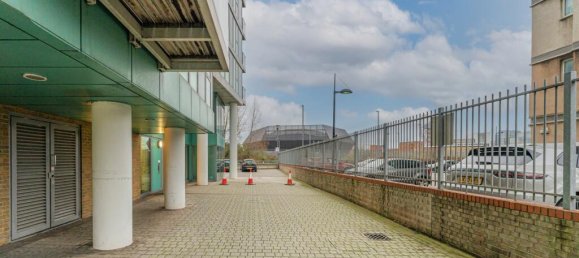 2 bedrooms Apartment in London, United Kingdom No. 13477 4